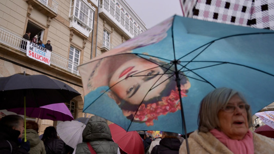 Más de cien personas desafiaron a la lluvia para exigir la vuelta de la actividad cultural