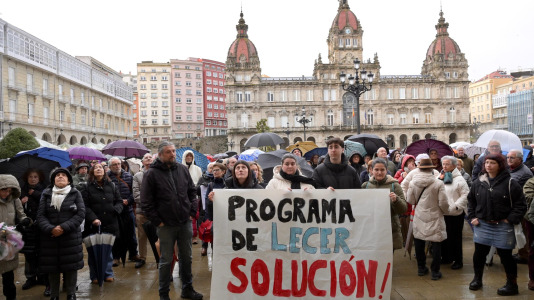 Más de cien personas desafiaron a la lluvia para exigir la vuelta de la actividad cultural