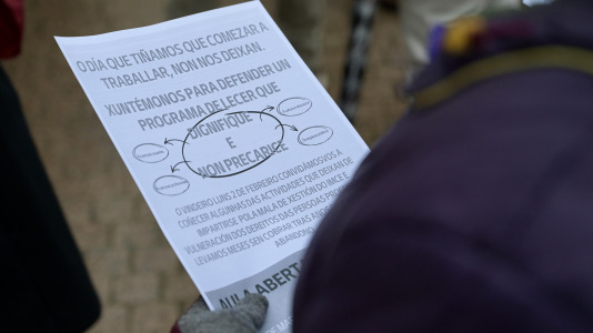 Más de cien personas desafiaron a la lluvia para exigir la vuelta de la actividad cultural