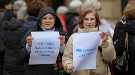 Más de cien personas desafiaron a la lluvia para exigir la vuelta de la actividad cultural