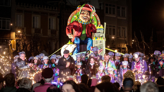 A pesar de la alerta naranja, el dios Momo pudo tomar las calles