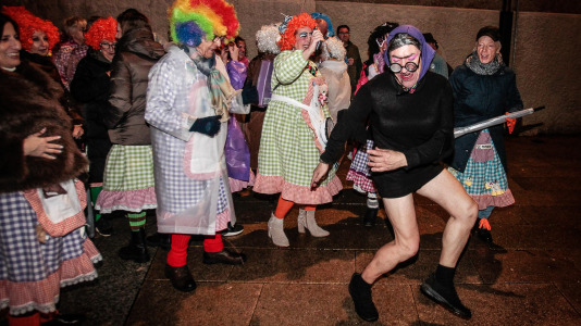 A pesar de la alerta naranja, el dios Momo pudo tomar las calles