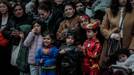 Cientos de personas se concentraron en las calles para ver los disfraces más originales