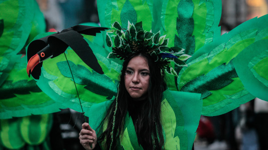 Cientos de personas se concentraron en las calles para ver los disfraces más originales