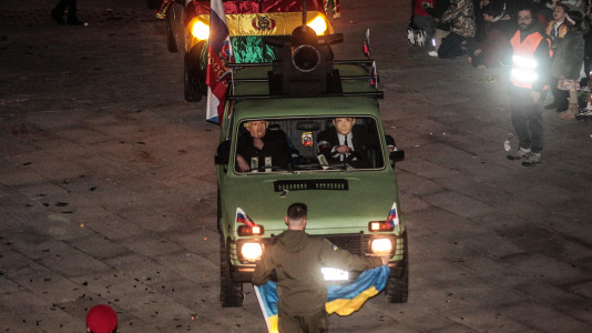 Cientos de personas se concentraron en las calles para ver los disfraces más originales