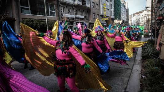Cientos de personas se concentraron en las calles para ver los disfraces más originales