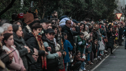 Cientos de personas se concentraron en las calles para ver los disfraces más originales