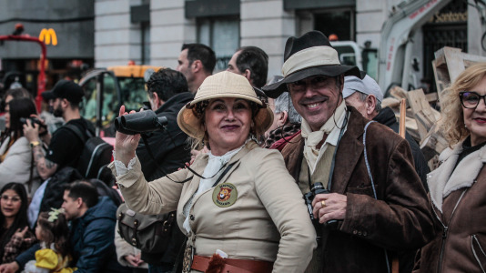 Cientos de personas se concentraron en las calles para ver los disfraces más originales