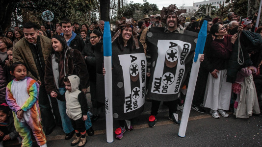 Cientos de personas se concentraron en las calles para ver los disfraces más originales