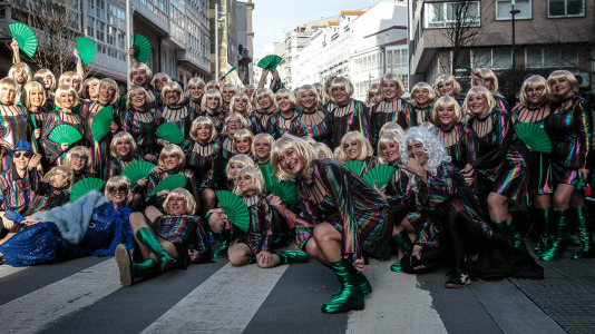 Cientos de personas se concentraron en las calles para ver los disfraces más originales