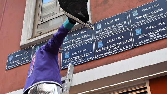 Los Kilomberos, Isa y Bego, la alcaldesa vestida de crucerista. Fueron algunos de los protagonistas de este Martes de Carnaval por la mañana, que llenó de fiesta Monte Alto