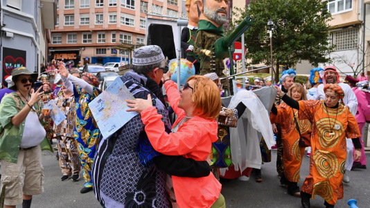 Los Kilomberos, Isa y Bego, la alcaldesa vestida de crucerista. Fueron algunos de los protagonistas de este Martes de Carnaval por la mañana, que llenó de fiesta Monte Alto