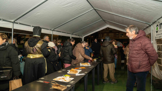 El barrio coruñés volvió a degustar uno de los postres más míticos del carnaval