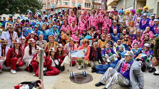 Los Kilomberos, Isa y Bego, la alcaldesa vestida de crucerista. Fueron algunos de los protagonistas de este Martes de Carnaval por la mañana, que llenó de fiesta Monte Alto