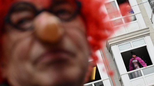 Los Kilomberos, Isa y Bego, la alcaldesa vestida de crucerista. Fueron algunos de los protagonistas de este Martes de Carnaval por la mañana, que llenó de fiesta Monte Alto