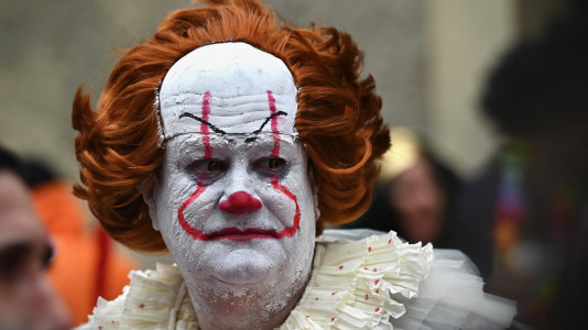 Los Kilomberos, Isa y Bego, la alcaldesa vestida de crucerista. Fueron algunos de los protagonistas de este Martes de Carnaval por la mañana, que llenó de fiesta Monte Alto