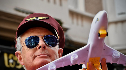 Los Kilomberos, Isa y Bego, la alcaldesa vestida de crucerista. Fueron algunos de los protagonistas de este Martes de Carnaval por la mañana, que llenó de fiesta Monte Alto