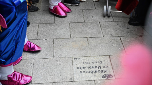 Los Kilomberos, Isa y Bego, la alcaldesa vestida de crucerista. Fueron algunos de los protagonistas de este Martes de Carnaval por la mañana, que llenó de fiesta Monte Alto