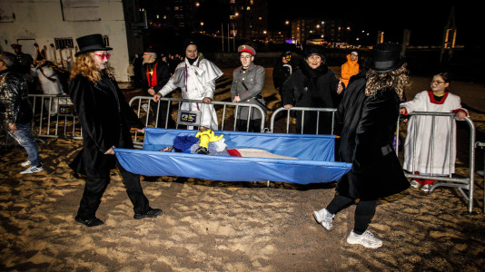 El funeral marca el fin del Carnaval en A Coruña