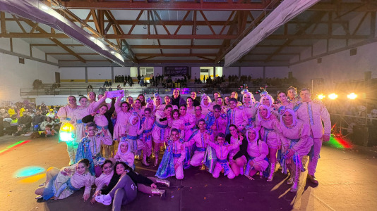 El municipio celebró su tradicional concurso de disfraces y comparsas