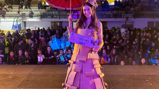 El municipio celebró su tradicional concurso de disfraces y comparsas
