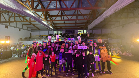 El municipio celebró su tradicional concurso de disfraces y comparsas