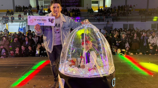 El municipio celebró su tradicional concurso de disfraces y comparsas