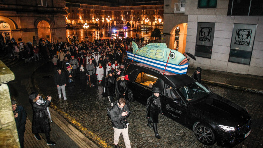 El funeral marca el fin del Carnaval en A Coruña
