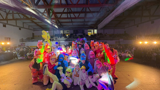 El municipio celebró su tradicional concurso de disfraces y comparsas