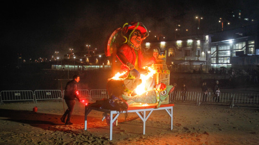 El funeral marca el fin del Carnaval en A Coruña