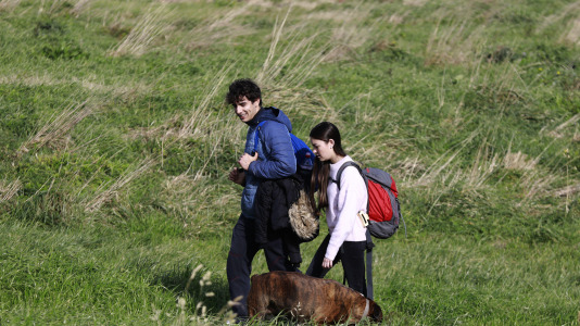 Los coruñeses no desaprovecharon la ocasión para regresar a las playas y a los paseos. Alguno, incluso, se atrevió a darse un baño