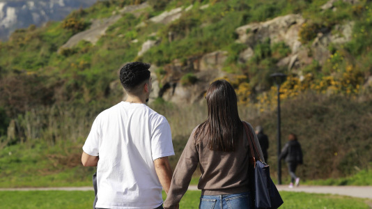 Los coruñeses no desaprovecharon la ocasión para regresar a las playas y a los paseos. Alguno, incluso, se atrevió a darse un baño