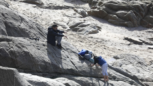 Los coruñeses no desaprovecharon la ocasión para regresar a las playas y a los paseos. Alguno, incluso, se atrevió a darse un baño