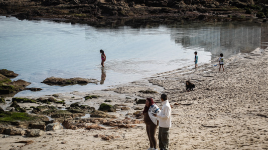 Los coruñeses no desaprovecharon la ocasión para regresar a las playas e incluso hubo alguno que se atrevió a darse un baño