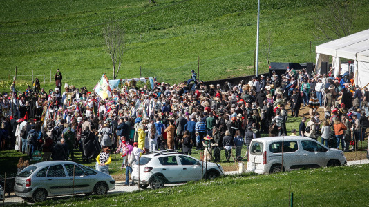 Este lugar de Paderne volveu avivar un ano máis o que é o único entroido tradicional das Mariñas 