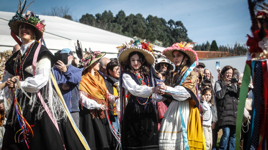 Este lugar de Paderne volveu avivar un ano máis o que é o único entroido tradicional das Mariñas 