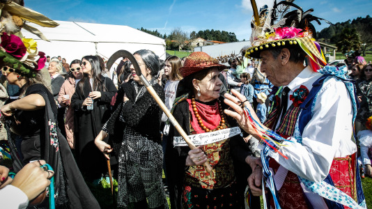 Este lugar de Paderne volveu avivar un ano máis o que é o único entroido tradicional das Mariñas 