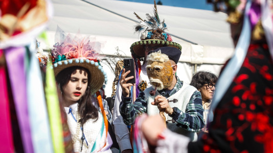 Este lugar de Paderne volveu avivar un ano máis o que é o único entroido tradicional das Mariñas 