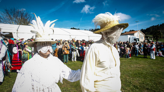 Este lugar de Paderne volveu avivar un ano máis o que é o único entroido tradicional das Mariñas 