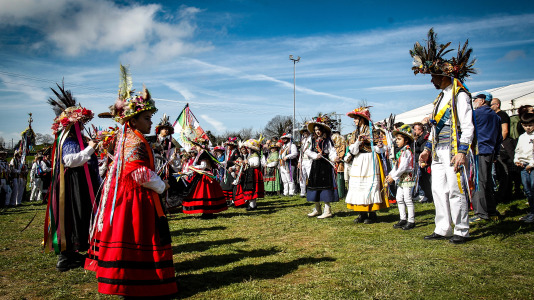 Este lugar de Paderne volveu avivar un ano máis o que é o único entroido tradicional das Mariñas 