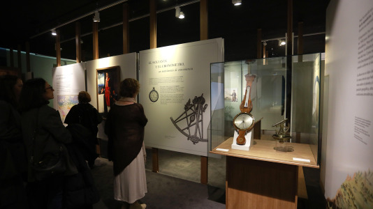 La muestra recrea el interior de la fragata 'Pizarro' y enseña las aventuras de ambos navegantes