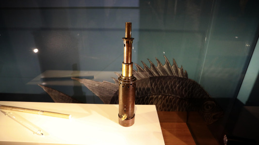 La muestra recrea el interior de la fragata 'Pizarro' y enseña las aventuras de ambos navegantes