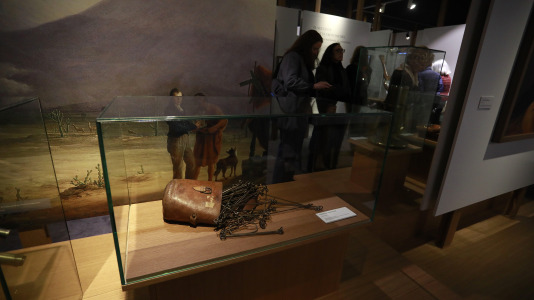 La muestra recrea el interior de la fragata 'Pizarro' y enseña las aventuras de ambos navegantes