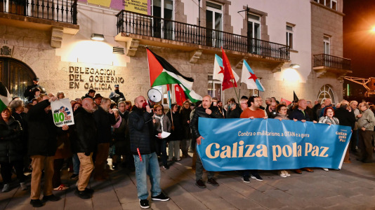 Decenas de personas pidieron el cese de las operaciones militares en Oriente Medio (9)