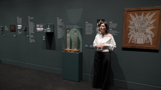 Lalique fue pionero en el uso de materiales considerados hasta entonces secundarios, como el vidrio, el esmalte, el cuerno o las piedras semipreciosas