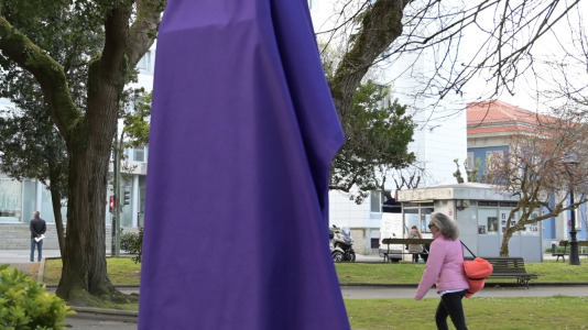 Las estatuas masculinas de A Coruña amanecen tapadas con un burka