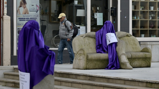 Las estatuas masculinas de A Coruña amanecen tapadas con un burka