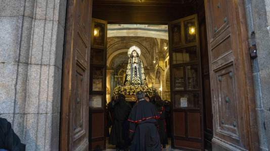 La salida de la procesión de la Virgen de los Dolores