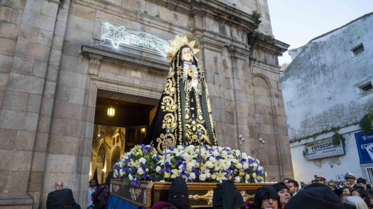 La salida de la procesión de la Virgen de los Dolores
