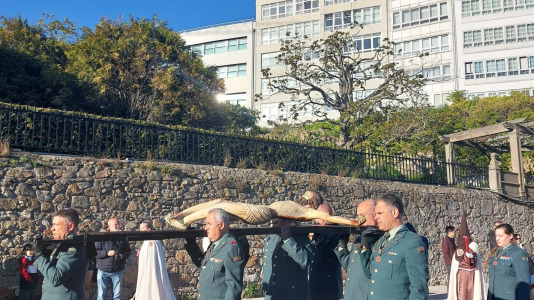 Paso del Cristo Yacente en la procesión del Santo Entierro